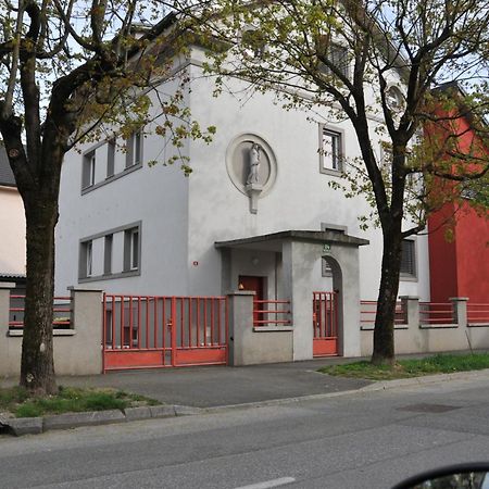 Atrium Flat In The Villa Ljubljana Extérieur photo